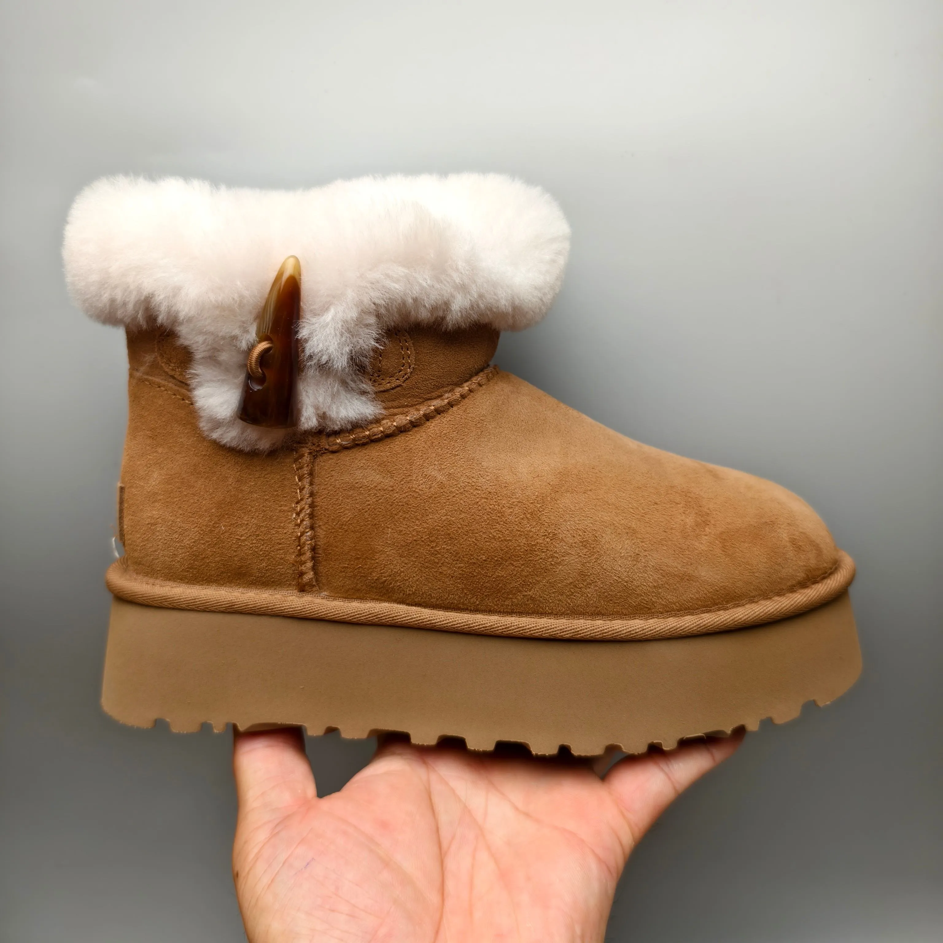 💰480 UGG sheepskin all-in-one snow boots 3356 chestnut thick sole horn jade buckle women's color color: chestnut matching size: 35-40